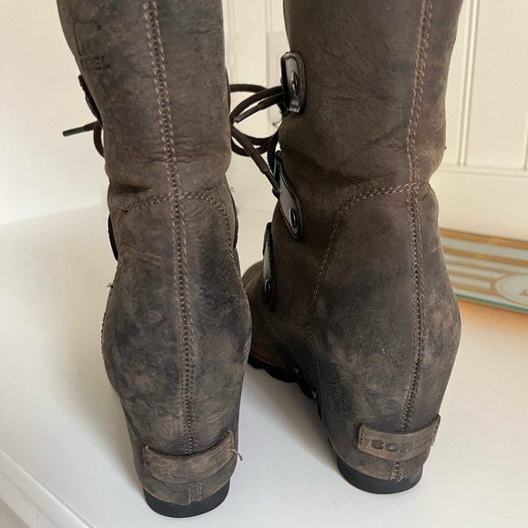 SOREL Joan of Arctic leather lace up platform boots. - Picture 4 of 6